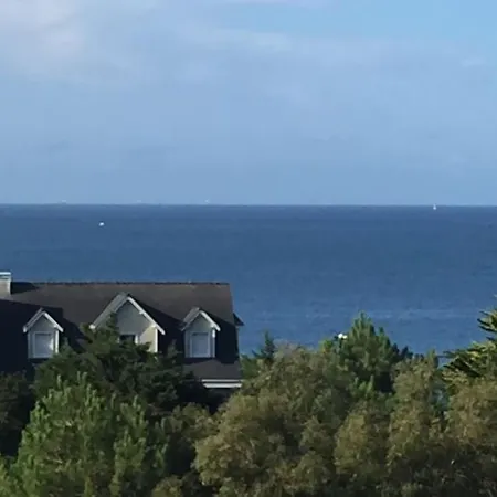 De Reve Et Tennis Devant La Maison *