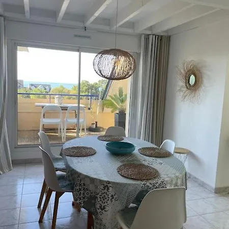De Reve Et Tennis Devant La Maison Pornichet