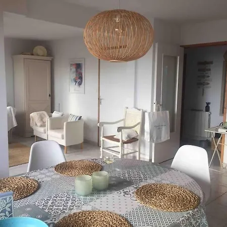 Apartment De Reve Et Tennis Devant La Maison